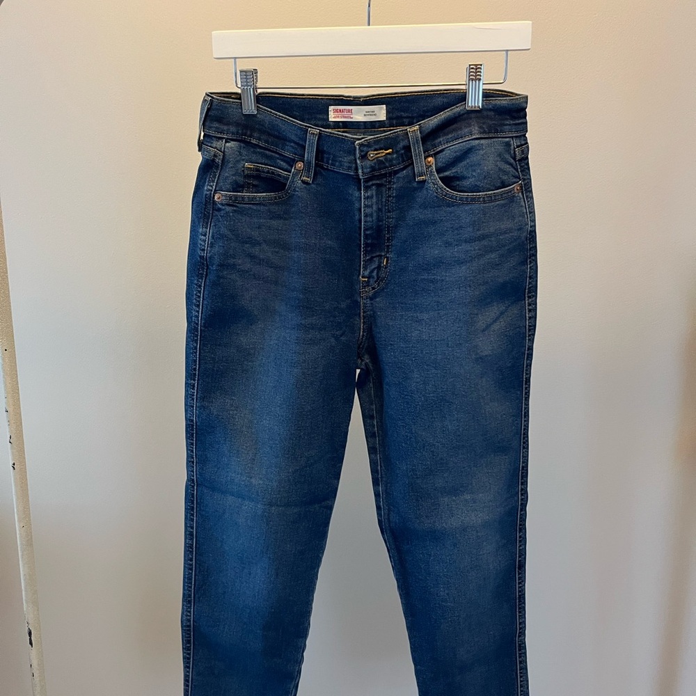 Signature by Levi Strauss Blue Boyfriend Jeans with Classic Style